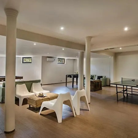 Sleeps 12 Pool Air Con Wifi فيلة *