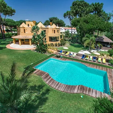 Sleeps 12 Pool Air Con Wifi