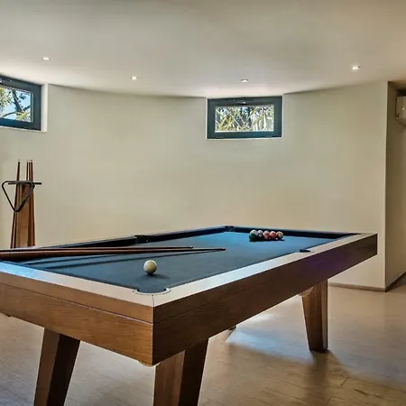 Sleeps 12 Pool Air Con Wifi *